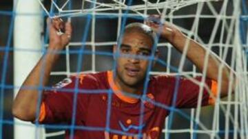 <b>CONFLICTIVO. </b>Adriano ha vuelto a crear problemas en Italia.