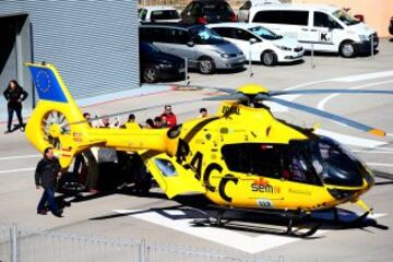 El piloto español de McLaren, Fernando Alonso, evacuado en helicóptero tras un accidente durante la cuarta tanda de entrenamientos de pretemporada del Mundial de Fórmula Uno, que se realiza en el Circuito de Cataluña.