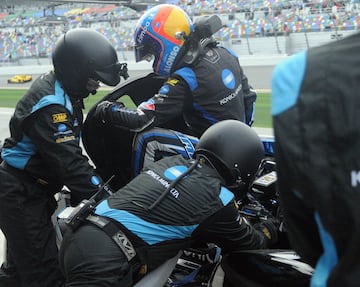 El piloto español logra su primera victoria en Estados Unidos con la marca Cadillac tras tres turnos excepcionales en una carrera que se vio interrumpida por la lluvia.