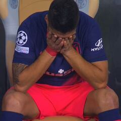 Luis Suárez se va lesionado