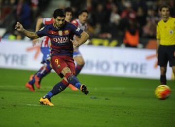 Luis Suárez falla en tiro de penalti
