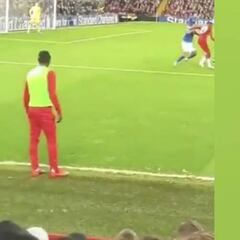 Sadio Mané loses it watching Curtis Jones thunderball