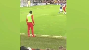 La reacción de Mané con el golazo de la perla del Liverpool