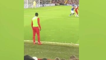 Sadio Mané loses it watching Curtis Jones thunderball