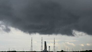 NASA’s 21st century shot at getting astronauts on the moon hit a setback after technical problems disrupted proceedings but a new launch is not far away.