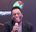 Pelé dice que tirarle el plátano a Daniel Alves fue una cosa "banal"
