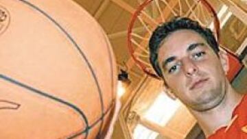 <b>EN BUENAS MANOS. </b>En las manos y bajo la inmensa sombra de Pau Gasol nacen y se depositan las grandes esperanzas de la Selección española de baloncesto. En buenas manos...