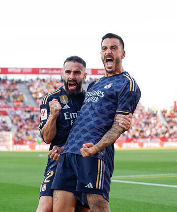 Los jugadores del Real Madrid, Carvajal y Joselu, celebran el primer gol para los blancos. 