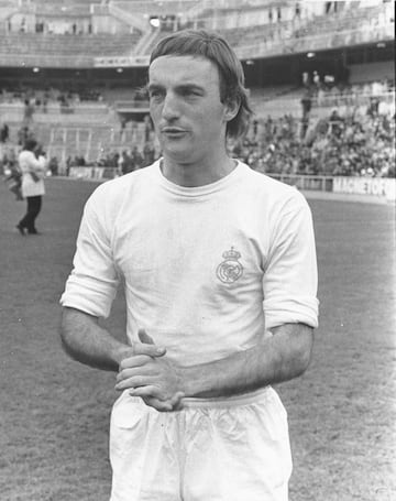 Defendi¨® los colores del Real Madrid la temporada 1972-73.
Jug¨® con el Rayo Vallecano desde 1975 hasta 1980.