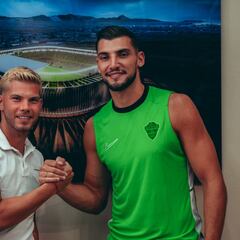 Oficial: Rafa Mir llega cedido al Elche