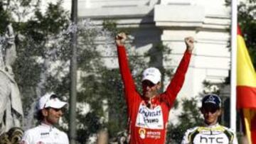 <b>EN LO MÁS ALTO. </b>Nibali, el domingo en el podio de la Cibeles.