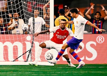 Jugadón de Abde que finalmente acabó en gol del polaco que se estrenó como primer goleador del Barcelona al igual que hizo el año pasado. El gol es fruto de Abde que ha roto toda la defensa con su velocidad.