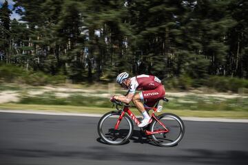 El ciclista alemán, Tony Martin, viaja en una escapada. 