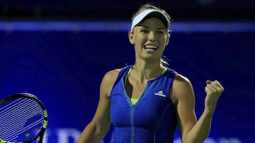 DES01 DUBAI (EMIRATOS ÁRABES UNIDOS), 23/02/2017.- La danesa Caroline Wozniacki celebra su victoria ante la estadounidense Catherine Bellis en el partido correspondiente a los cuartos de final del torneo de tenis de Dubai, Emiratos Árabes Unidos hoy 23 de febrero de 2017. EFE/Stringer
