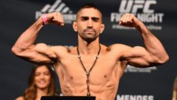 Ricardo llega de perder contra Chad Méndes.