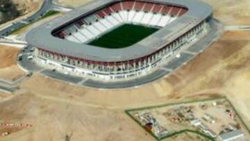 <b>POLÉMICA. </b>Vista aérea de la Nueva Condomina y los terrenos adyacentes que son objeto de la investigación abierta desde ayer.