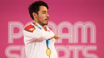 El atleta mexicano consiguió el primer lugar en la categoría de los 67 kg, al levantar 306 kilogramos en total.