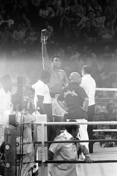 Muhammad Ali ganó por nocaut técnico (TKO) por abandono en la esquina de Frazier.