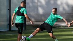 Loren, en un entrenamiento con el Betis.