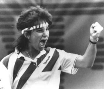 Arantxa S¨¢nchez Vicario escribi¨® su nombre en la historia del tenis. Contra todos los pron¨®sticos, derrot¨® a Steffi Graf (RFA), la n¨²mero uno mundial, por 7-6 (8-6), 3-6 y 7-5, para convertirse en la primera espa?ola que ganaba un torneo del Grand Slam.