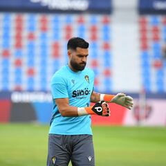 La redención de David Gil, del enfado a la titularidad