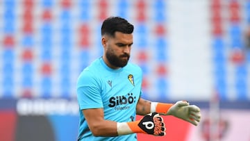 David Gil en el calentamiento en el Ciutat de Valencia que enfrentaba al Levante y al Cádiz en la jornada 2. Foto: Cádiz CF.