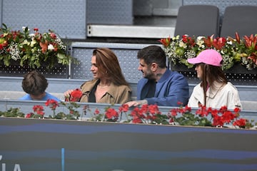 Javier Revuelta Saura, Mar Saura, Melendi y su hija Carlota durante el Mutua Madrid Open.