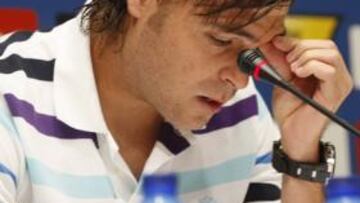 <b>SENTIMIENTO. </b>Javi Chica leyó una emotiva carta de despedida, durante la cual no pudo reprimir las lágrimas. Luego contestó preguntas.