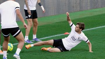 Febas, durante un entrenamiento del M¨¢laga.
