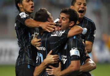 Racing le gana 2-0 sobre el final a Sporting en Lima