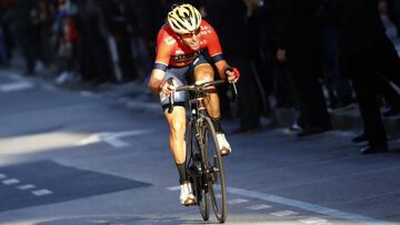 Vincenzo Nibali rueda durante la Mil&aacute;n-San Remo.