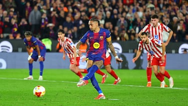 2-0. Raphina lanza desde los once metros y no falla, engaña a Musso que se vence al lado contrario.