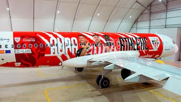 Unai Simón, Laporte y Nico Williams lucen en el nuevo avión del Athletic