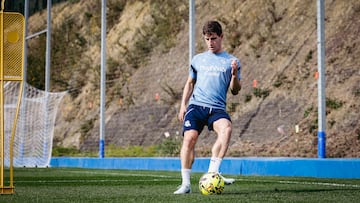 Aihen Muñoz, en un entrenamiento de la Real Sociedad en Zubieta esta temporada.