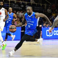 Eyenga: “Tengo 24 hermanos y yo soy el más alto”