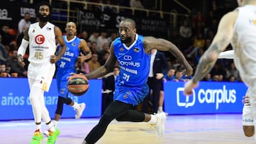 FUENLABRADA (MADRID), 11/02/2023.- El alero congole?o del Fuenlabrada Christian Eyenga entra a canasta durante el partido de Liga Endesa entre Carplus Fuenlabrada y Casademont Zaragoza, este s¨¢bado en el pabell¨®n Fernando Mart¨ªn de Fuenlabrada. EFE/ Victor Lerena