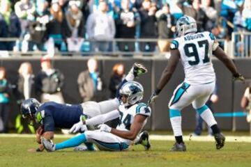 En playoffs su rendimiento se mantuvo a buen nivel. En la ronda divisional se enfrentó a los Seahawks y realizó cuatro tackles y un sack.