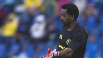 El ex portero de Las Águilas, Pumas y Cruz Azul, actualmente es parte del equipo de Leyendas de América. Sabe que su impacto en la afición aún es importante a pesar del pasar de los años.