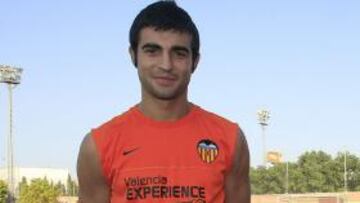 <b>AL PAN PAN....</b> El defensa del Valencia Raúl Albiol no se andó con rodeos y afirmó que el equipo está "jodido" por la derrota contra el Real Madrid en la que los de Unai Emery perdieron por 4-2 contra nueve jugadores.