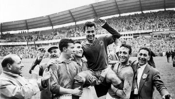 Former France striker and record holder for most goals scored in a single World Cup, Just Fontaine, has died at age 89.