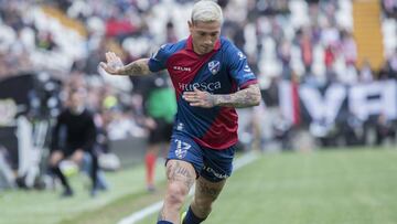 Chimy Ávila, con el Huesca.