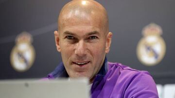 GRA184. MADRID, 10/02/2017.- El entrenador del Real Madrid, Zinedine Zidane, durante la rueda de prensa ofrecida tras el entrenamiento que la plantilla ha realizado hoy en Valdebebas para preparar el partido de la 22ª jornada de LaLiga Santander 2016/2017, que disputarán mañana contra Osasuna en El Sadar. EFE/Chema Moya