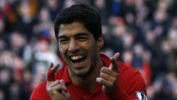 Luis Suárez, jugador del Liverpool, podría entrar en la convocatoria de la Capital One Cup que enfrenta a los reds con el Manchester United.