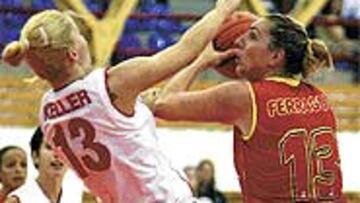 <b>BUEN NIVEL.</B> Marina Ferragut, en una jugada de ataque española.