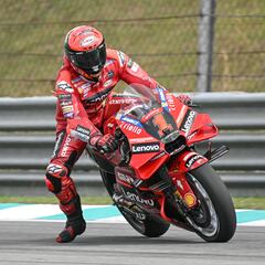 Bagnaia recibe un aviso y pierde el comodín de la presión de las ruedas