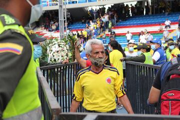 Cientos de seguidores de Freddy Rincón acudieron al Pascual Guerrero para despedir y homenajear al Coloso de Buenaventura.