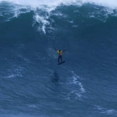 Kai Lenny sorprende a todo el mundo con un 360º en una ola gigante de Nazaré