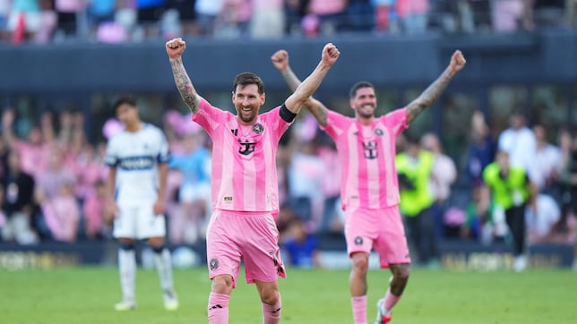 How many trophies has Lionel Messi won in his career?