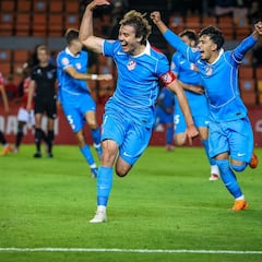 Javi Serrano, el motor del líder con el futuro en el aire