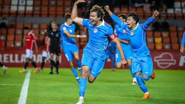 Javi Serrano celebra un gol con el Atlético Madrileño.